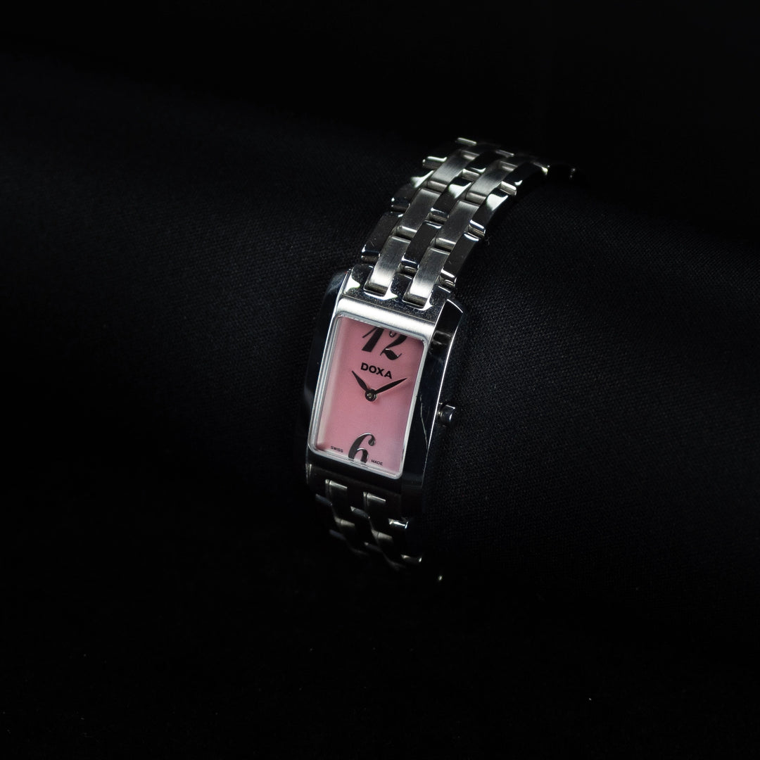 Luxury watch (247.15.395.10): watch face angled view right zoomed out