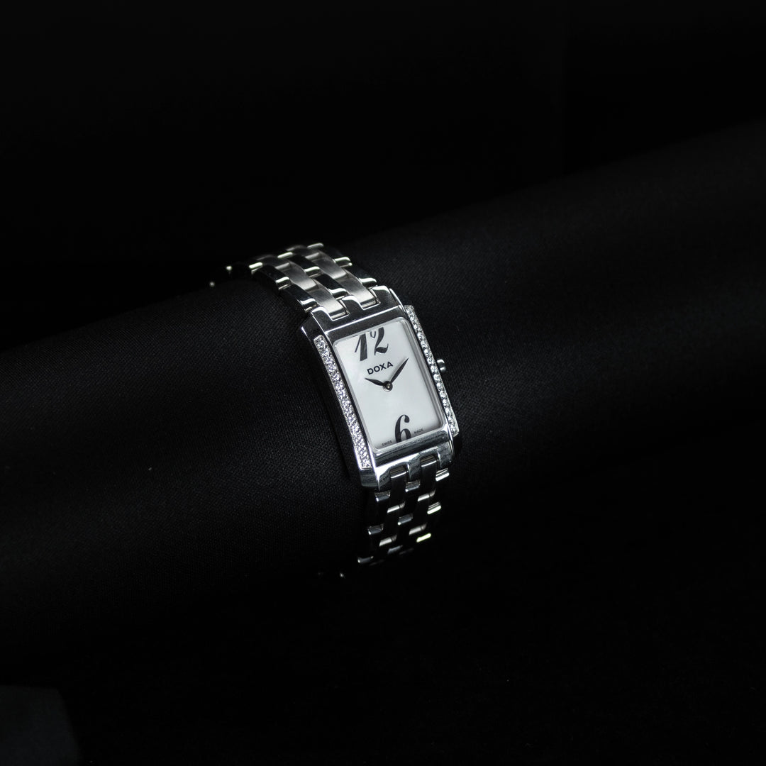 Luxury watch (247.15D.055.10): watch face angled view left zoomed out