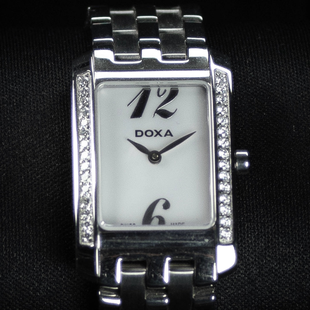 Luxury watch (247.15D.055.10): watch face