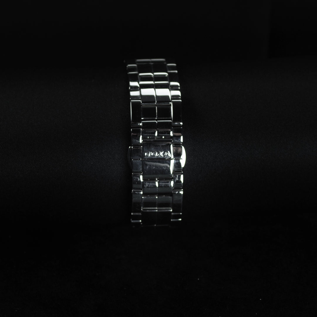 Luxury watch (251.10.012.10): watch bracelet zoomed out