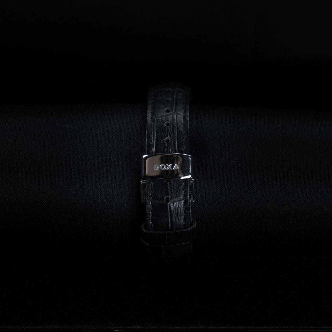 Luxury watch (278.35SD.051.01): watch bracelet zoomed out