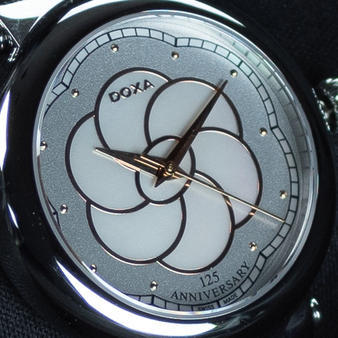 Luxury watch (462.15.221.02): watch face angled view left