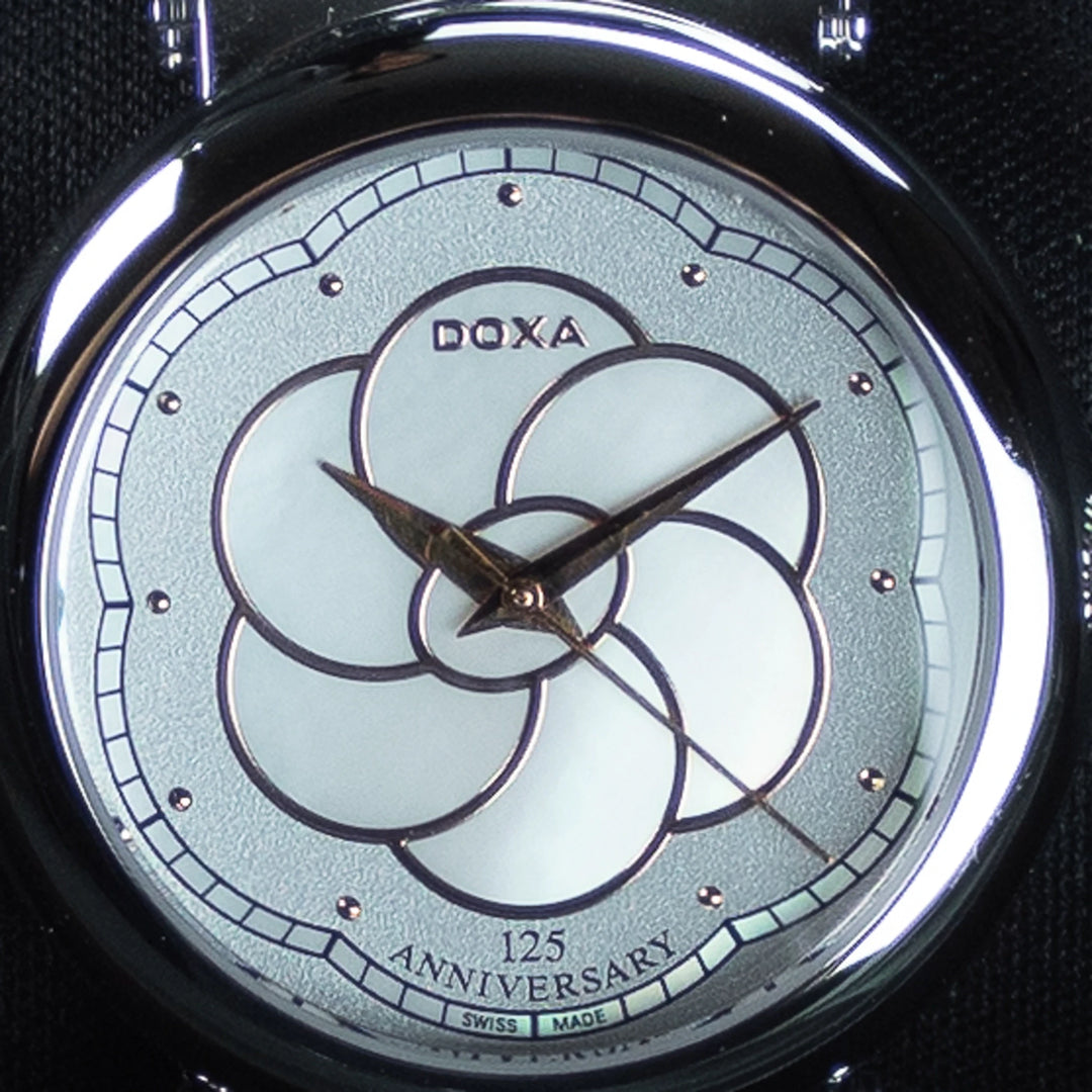 Luxury watch (462.15.221.02): watch face