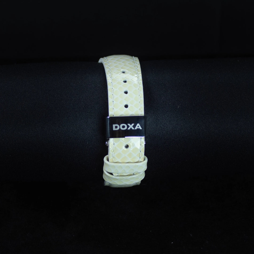 Luxury watch (462.15D.051.07): watch bracelet zoomed out
