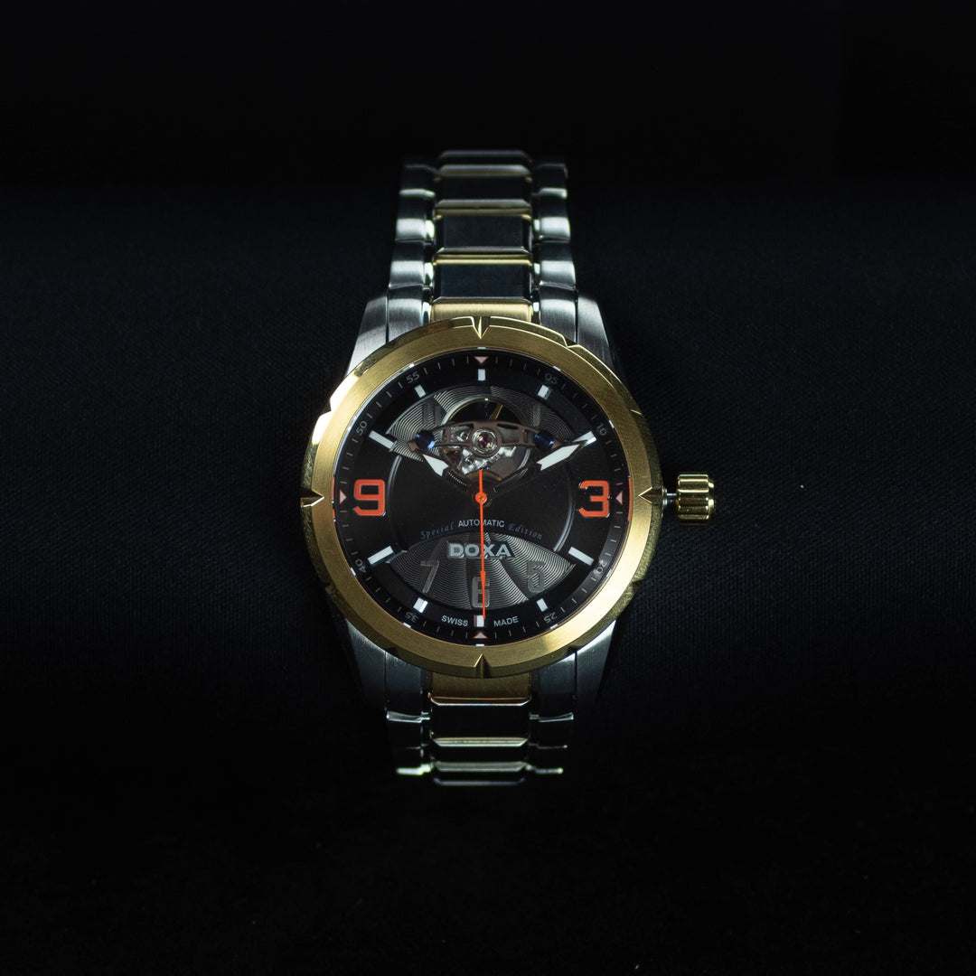 Luxury watch (D109TOW): watch face zoomed out