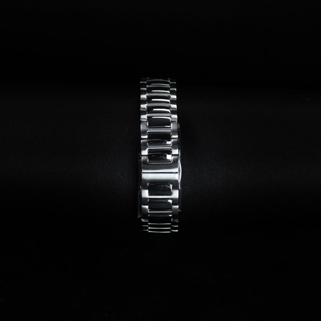 Luxury watch (D190SGY): watch bracelet zoomed out