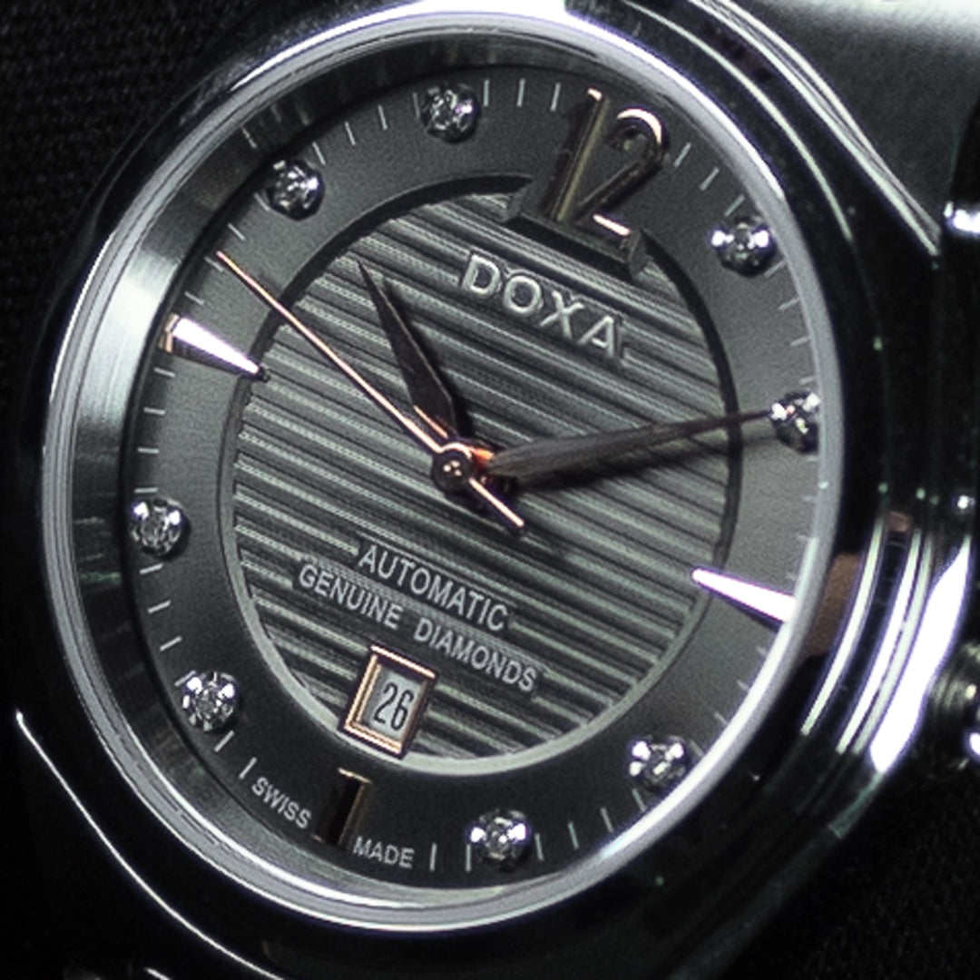 Luxury watch (D190SGY): watch face angled view right
