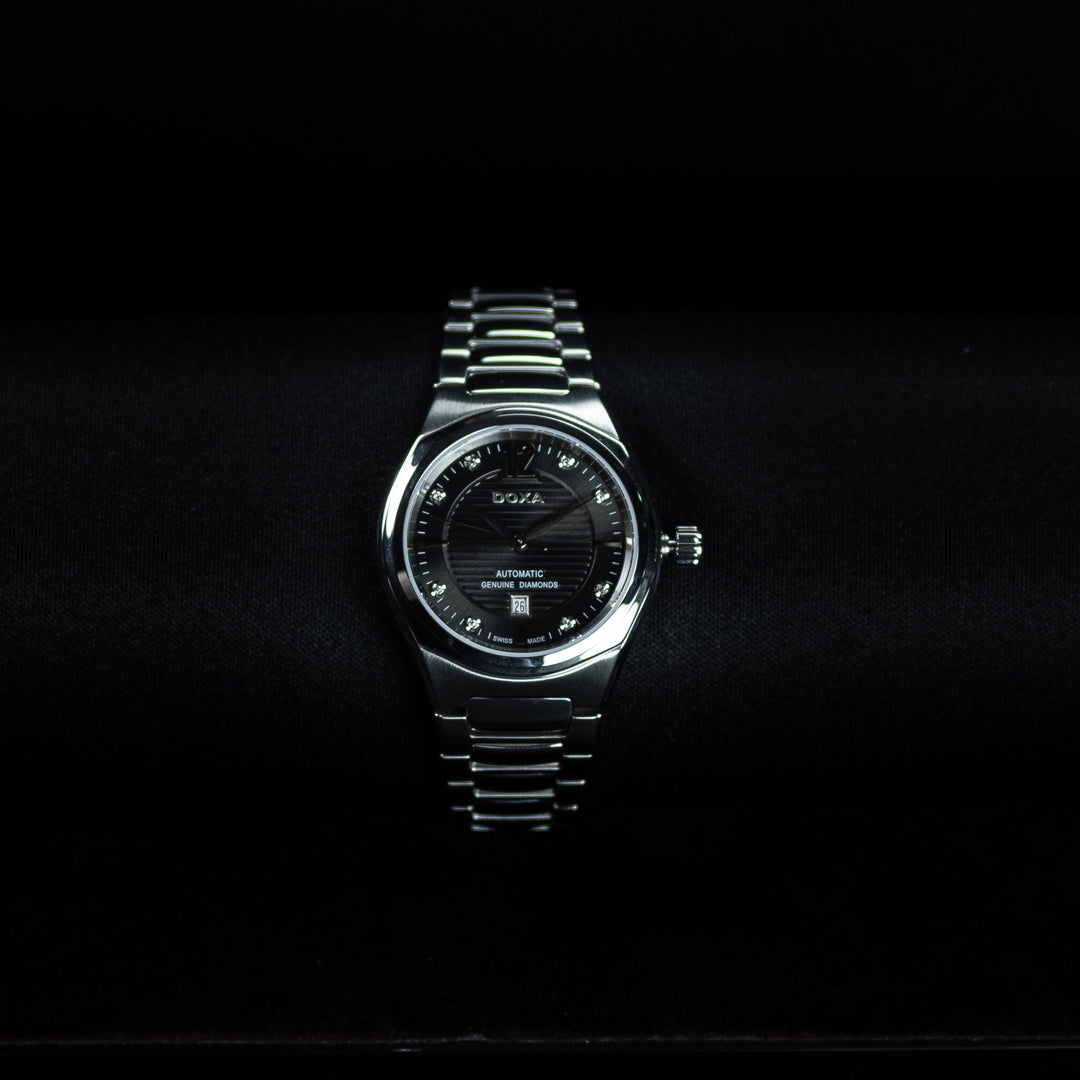Luxury watch (D190SGY): watch face zoomed out