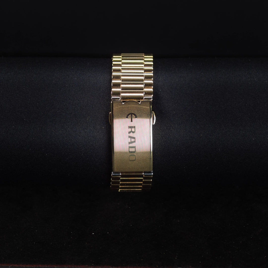 Luxury watch (R12413523): watch bracelet zoomed out