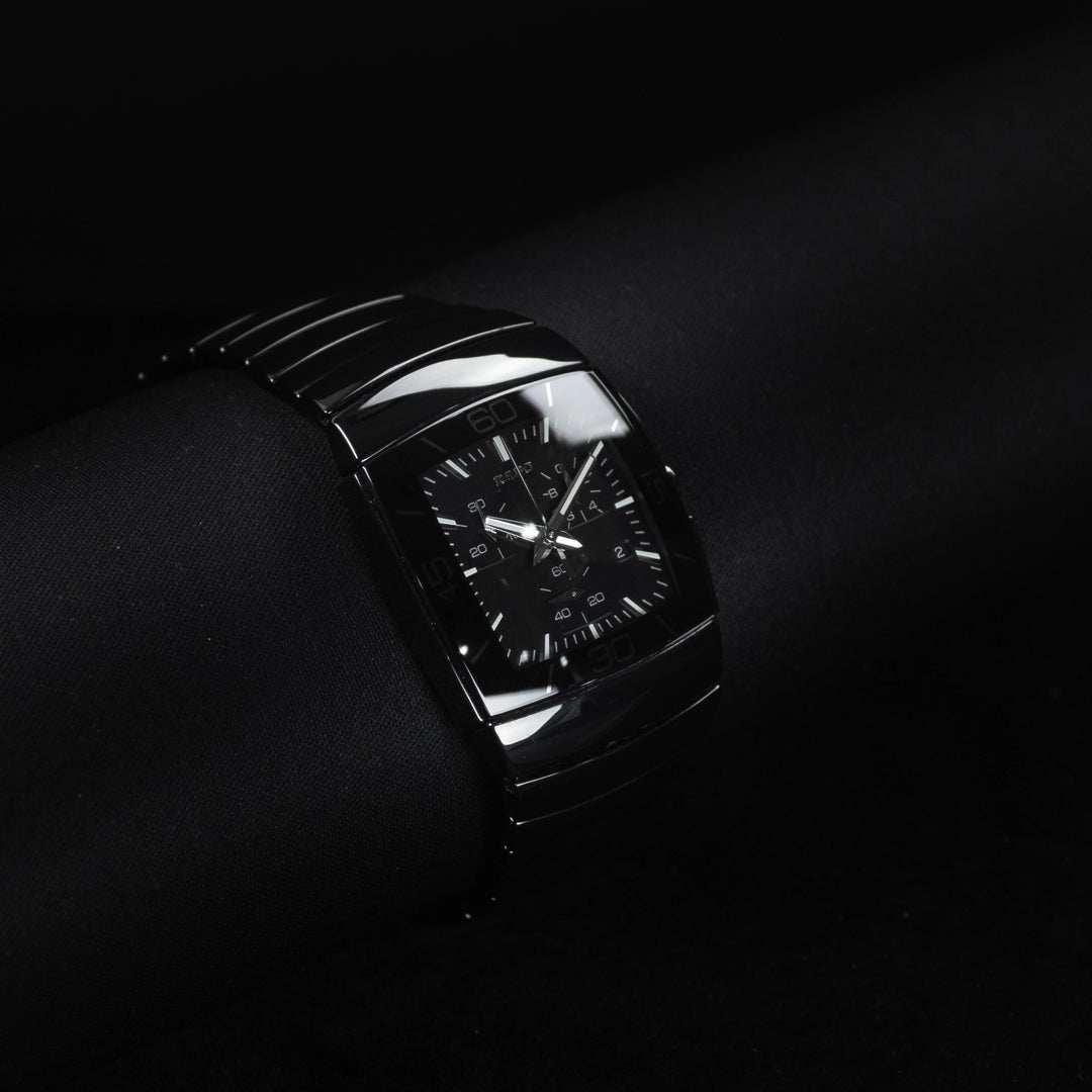 Luxury watch (R13477172): watch face angled view left zoomed out