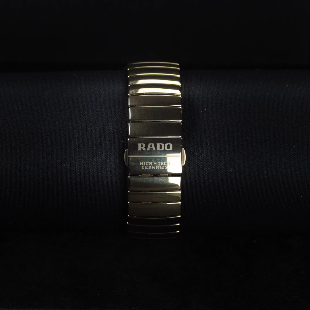 Luxury watch (R13841712): watch bracelet zoomed out