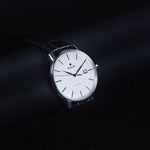 Kép betöltése a Galériamegjelenítőbe, Luxury watch (R22876015): watch face angled view left zoomed out

