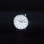 Kép betöltése a Galériamegjelenítőbe, Luxury watch (R22876015): watch face zoomed out
