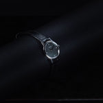 Kép betöltése a Galériamegjelenítőbe, Luxury watch (R22890965): watch face angled view left zoomed out
