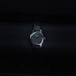Kép betöltése a Galériamegjelenítőbe, Luxury watch (R22890965): watch face zoomed out
