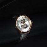 Kép betöltése a Galériamegjelenítőbe, Luxury watch (R22895025): watch face angled view right zoomed out

