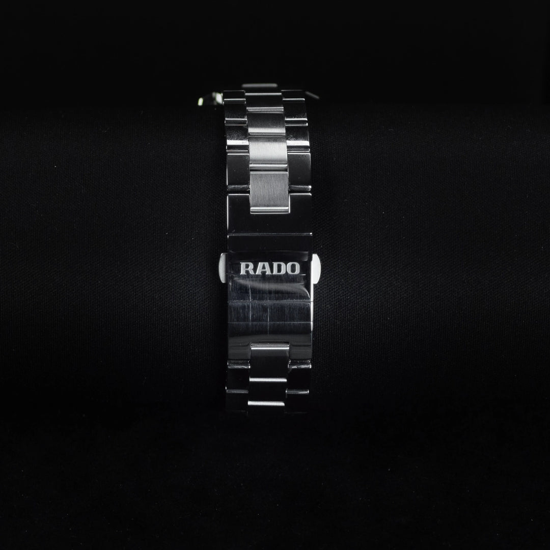 Luxury watch (R32050153): watch bracelet zoomed out