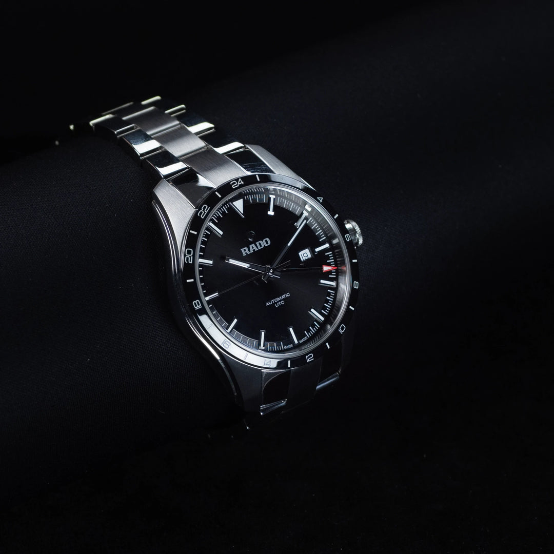 Luxury watch (R32050153): watch face angled view left zoomed out