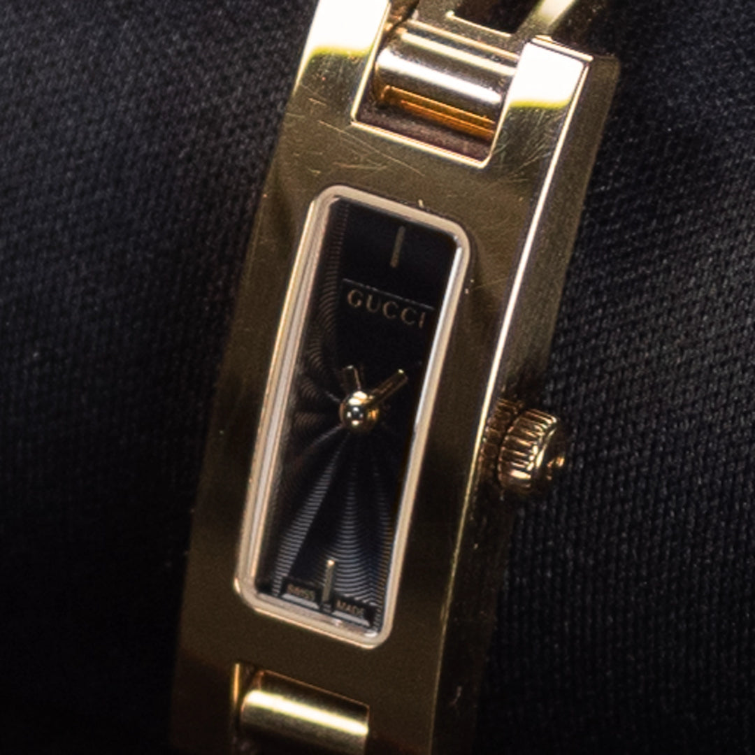 Luxury watch (YA039518): watch face angled view right