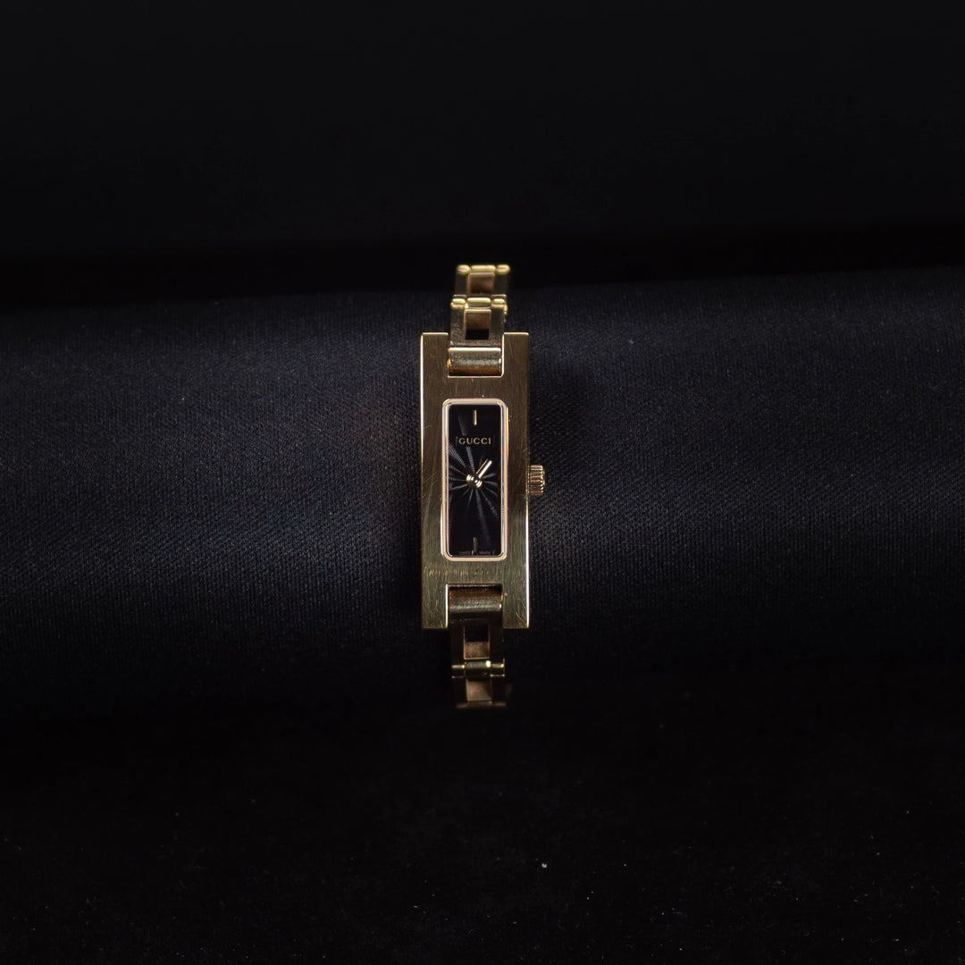 Luxury watch (YA039518): watch face zoomed out