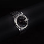 Kép betöltése a Galériamegjelenítőbe, Luxury watch (YA101301): watch face angled view left zoomed out
