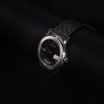 Kép betöltése a Galériamegjelenítőbe, Luxury watch (YA101301): watch face angled view right zoomed out
