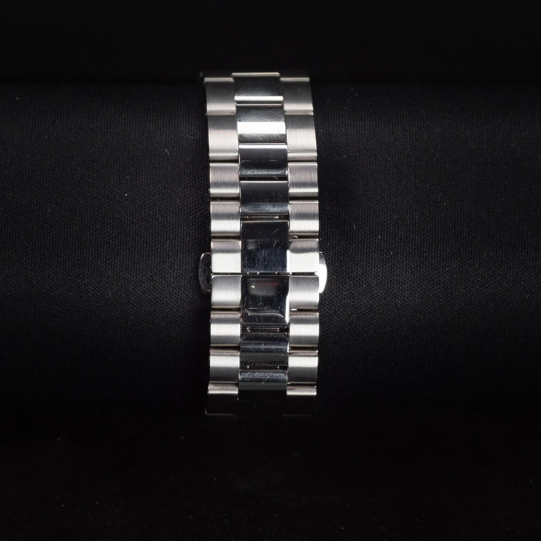 Luxury watch (YA101405): watch bracelet zoomed out