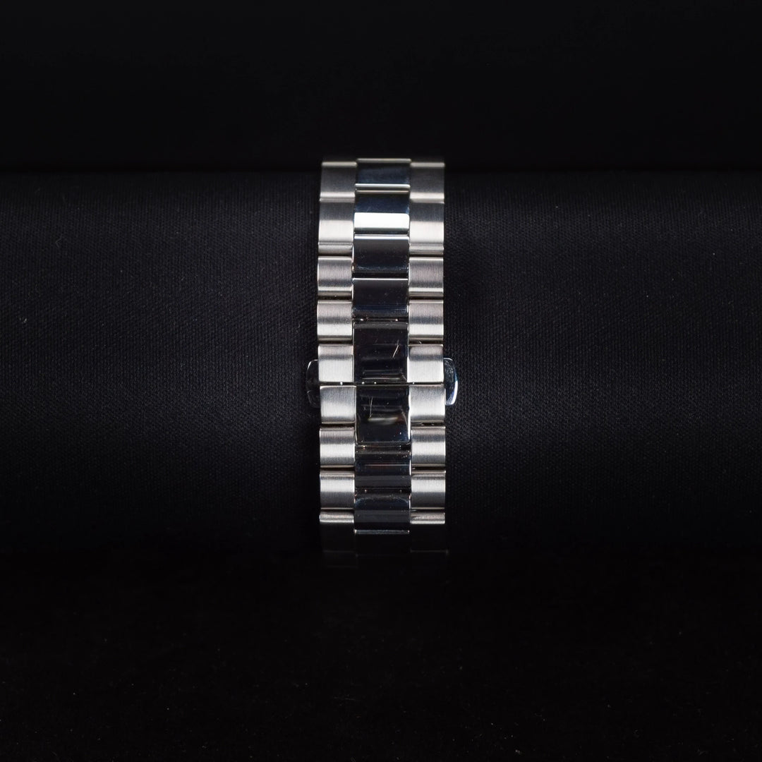 Luxury watch (YA101406): watch bracelet zoomed out