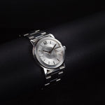 Kép betöltése a Galériamegjelenítőbe, Luxury watch (YA101406): watch face angled view left zoomed out
