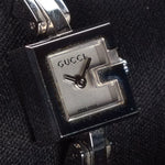 Kép betöltése a Galériamegjelenítőbe, Luxury watch (YA102535): watch face angled view left
