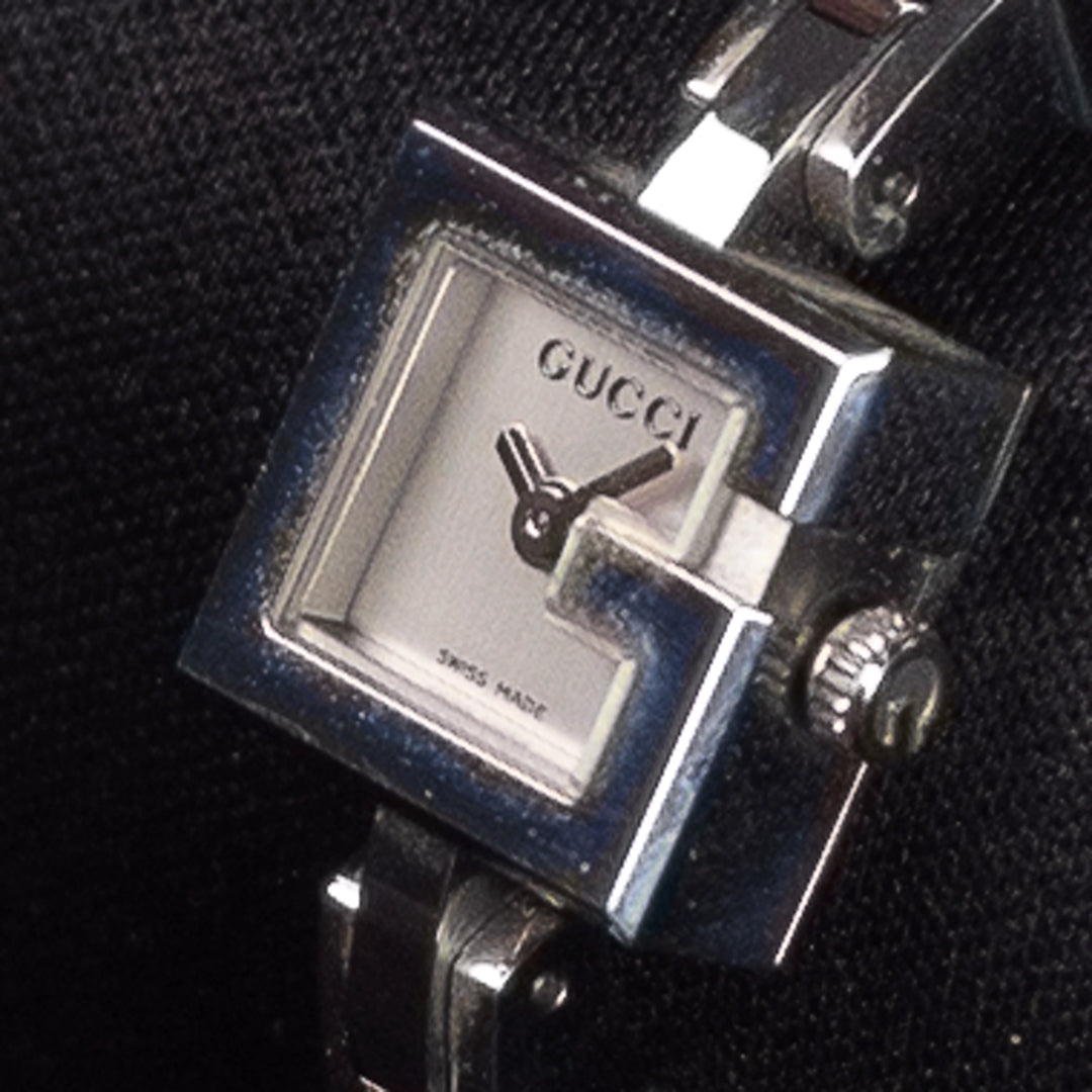 Luxury watch (YA102535): watch face angled view right