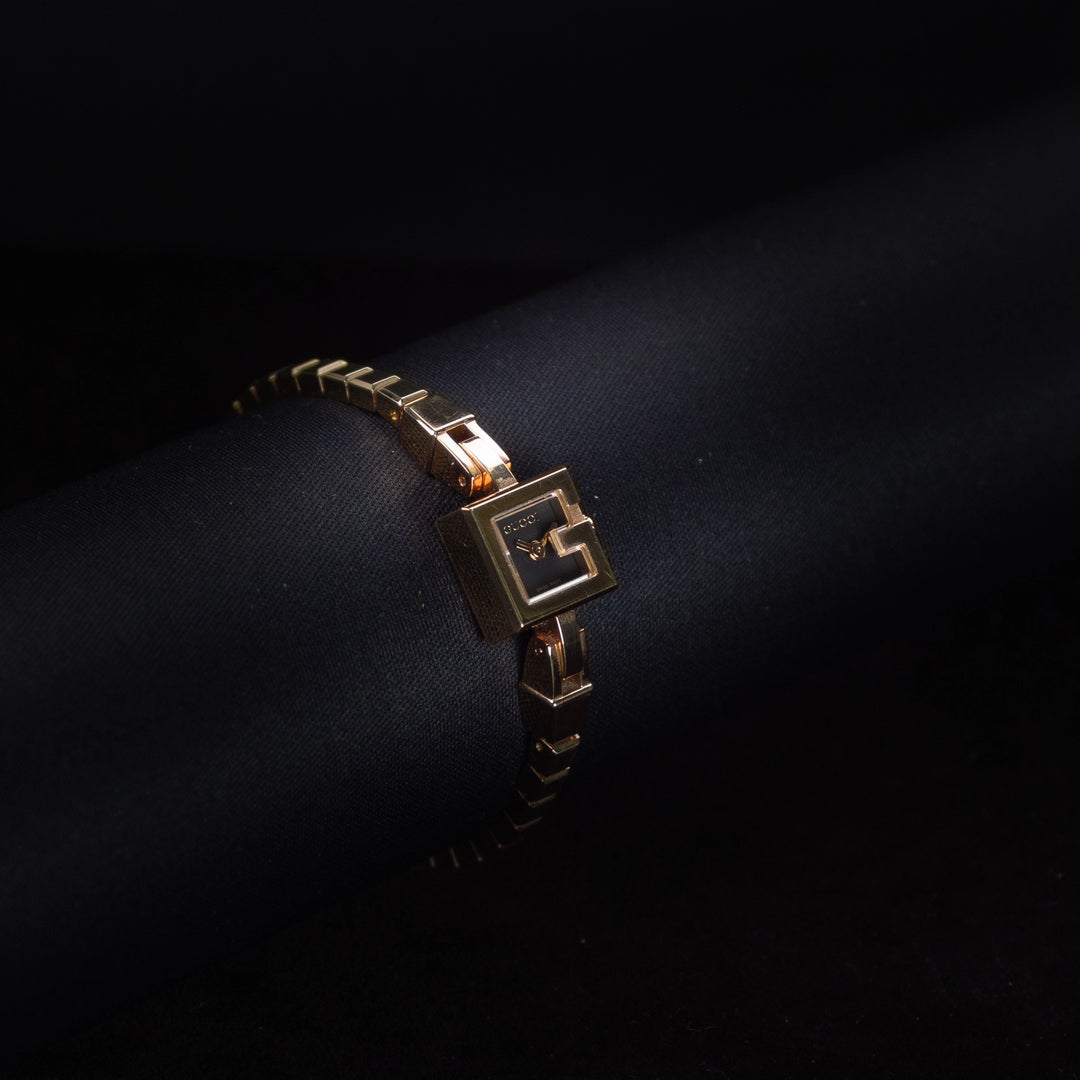 Luxury watch (YA102575): watch face angled view left zoomed out