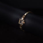 Kép betöltése a Galériamegjelenítőbe, Luxury watch (YA102575): watch face angled view right zoomed out
