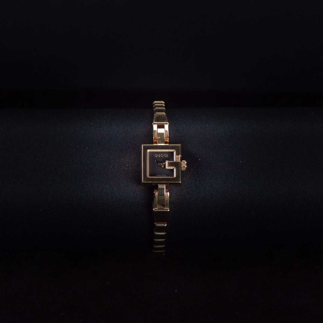 Luxury watch (YA102575): watch face zoomed out