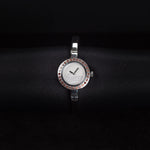 Kép betöltése a Galériamegjelenítőbe, Luxury watch (YA105534): watch face zoomed out
