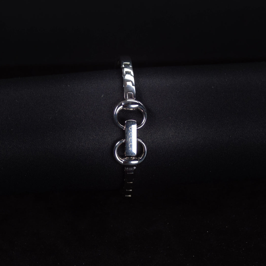 Luxury watch (YA109503): watch bracelet zoomed out