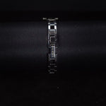 Kép betöltése a Galériamegjelenítőbe, Luxury watch (YA110501): watch bracelet zoomed out
