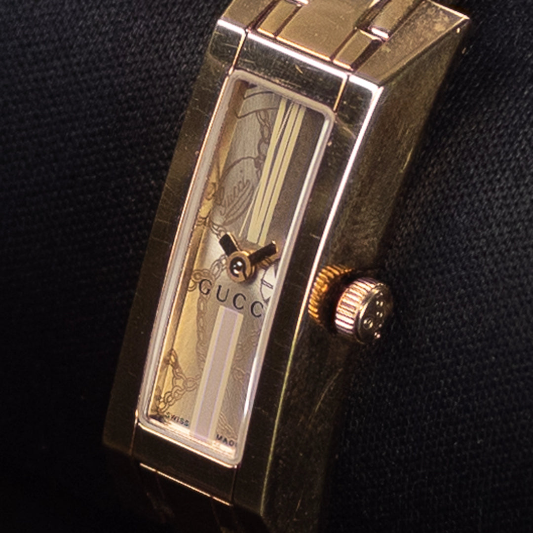 Luxury watch (YA110503): watch face angled view right