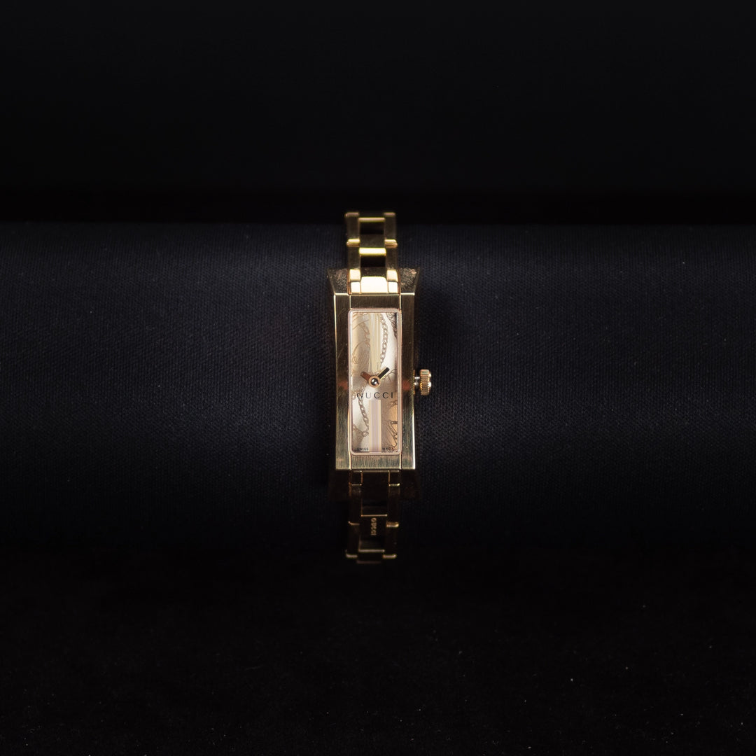 Luxury watch (YA110503): watch face zoomed out