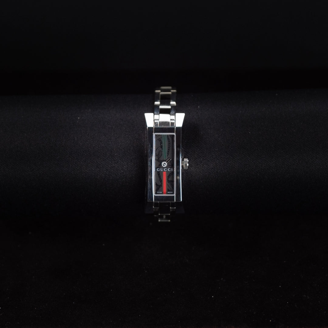 Luxury watch (YA110512): watch face zoomed out