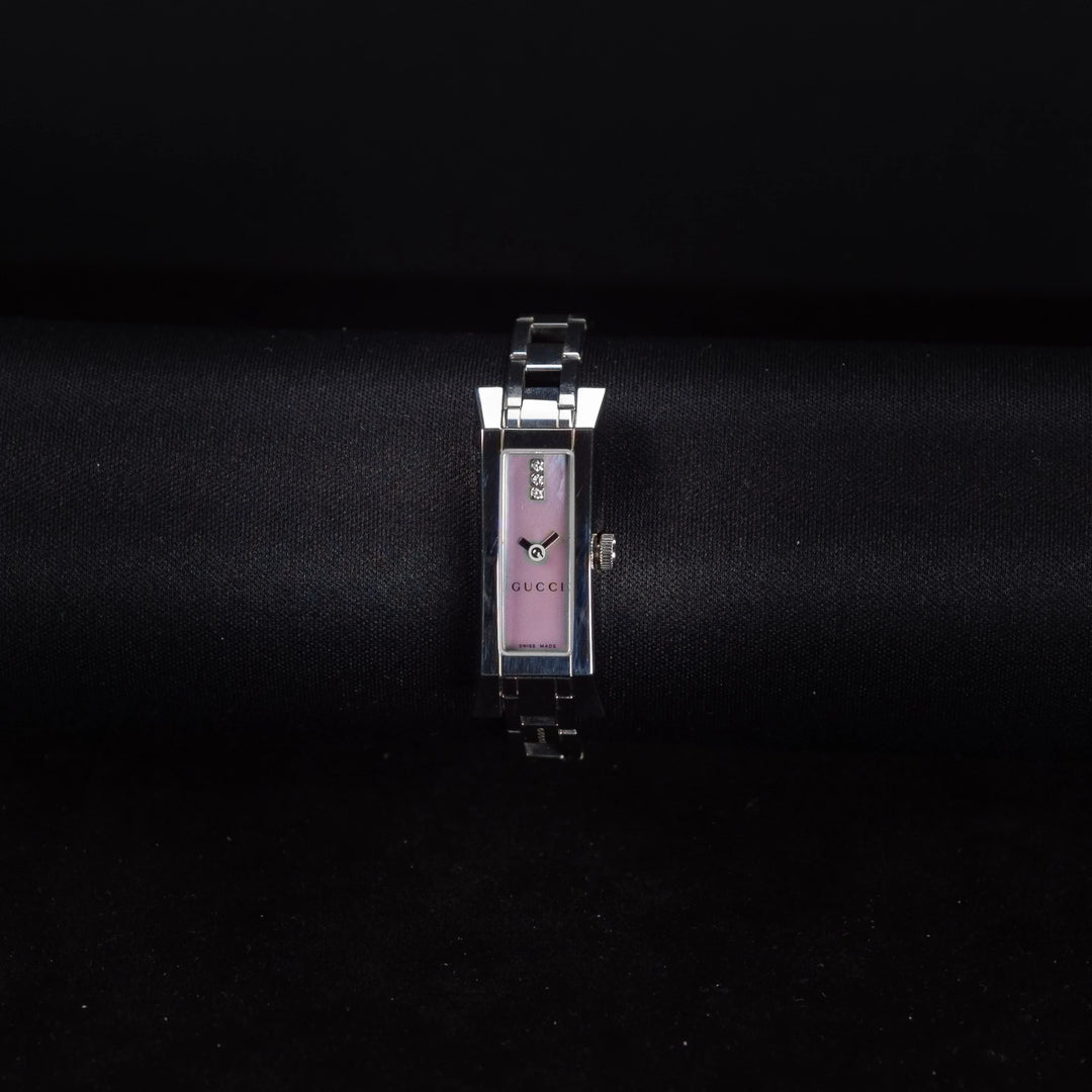 Luxury watch (YA110515): watch face zoomed out
