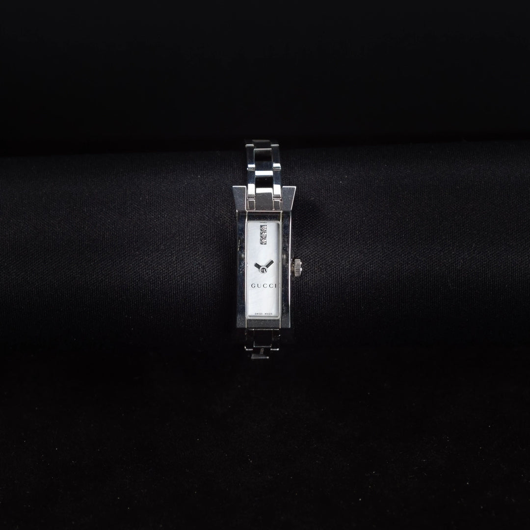 Luxury watch (YA110516): watch face zoomed out