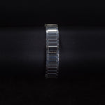 Kép betöltése a Galériamegjelenítőbe, Luxury watch (YA111504): watch bracelet zoomed out
