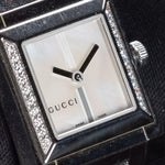 Kép betöltése a Galériamegjelenítőbe, Luxury watch (YA111504): watch face angled view left

