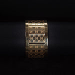 Kép betöltése a Galériamegjelenítőbe, Luxury watch (YA112412): watch bracelet zoomed out
