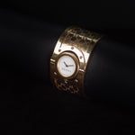 Kép betöltése a Galériamegjelenítőbe, Luxury watch (YA112412): watch face angled view right zoomed out
