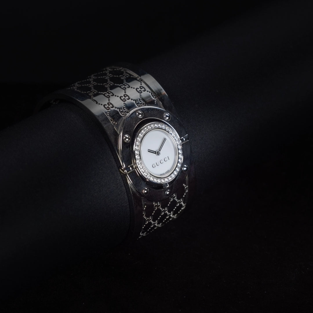 Luxury watch (YA112415): watch face angled view left zoomed out