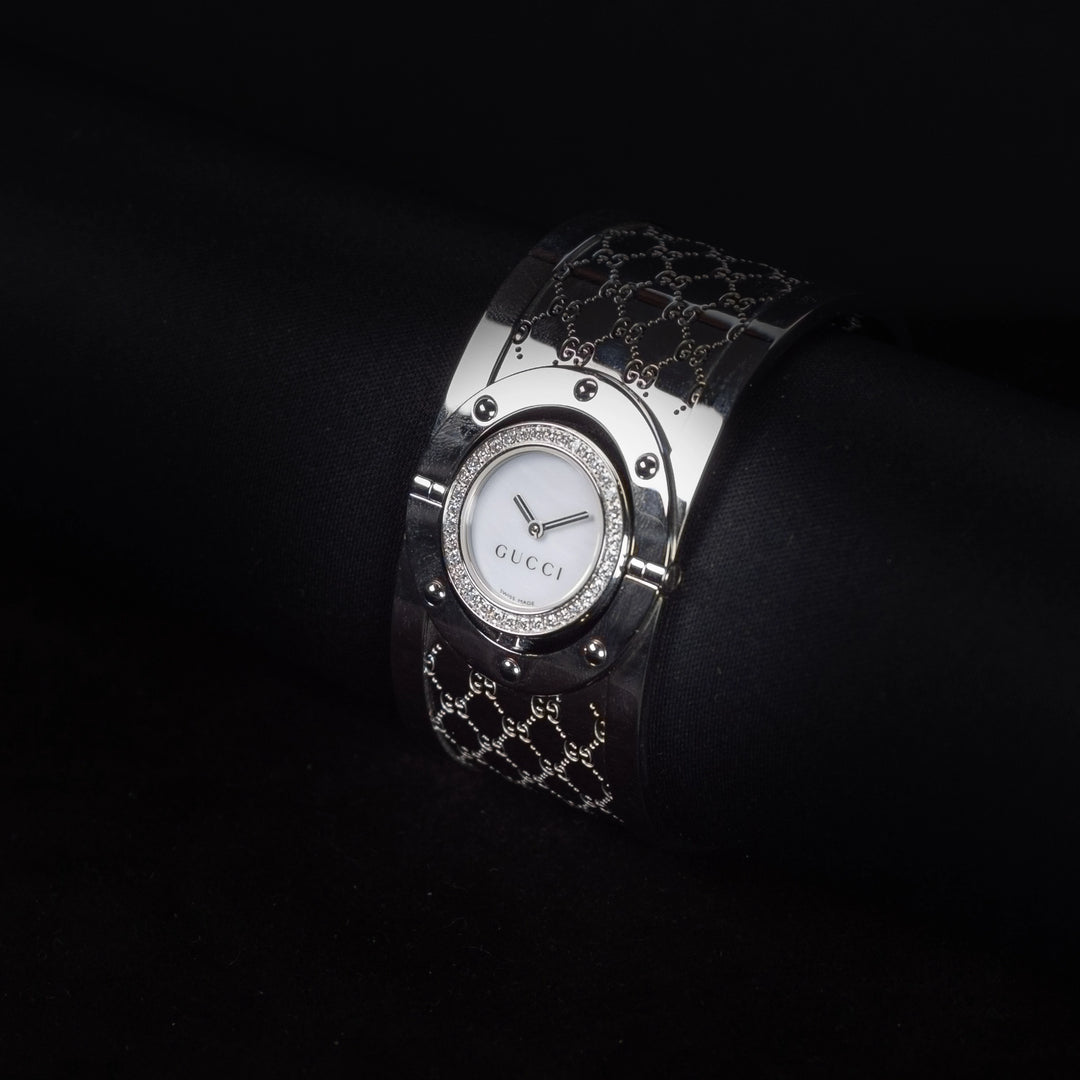 Luxury watch (YA112415): watch face angled view right zoomed out