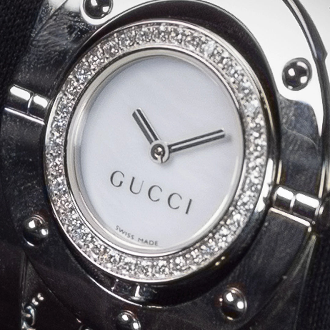 Luxury watch (YA112415): watch face angled view right