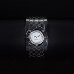 Kép betöltése a Galériamegjelenítőbe, Luxury watch (YA112415): watch face zoomed out
